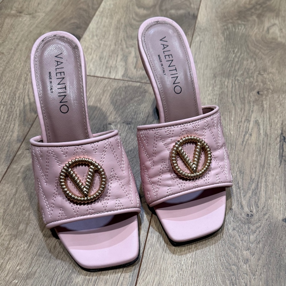 Iconic Valentino Open Toe Kitten Heels-Baby Pink-Size 7